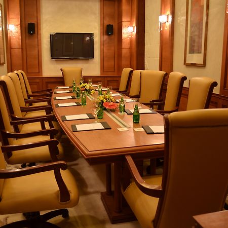 Royal Tulip Navi Mumbai Hotel Bagian luar foto