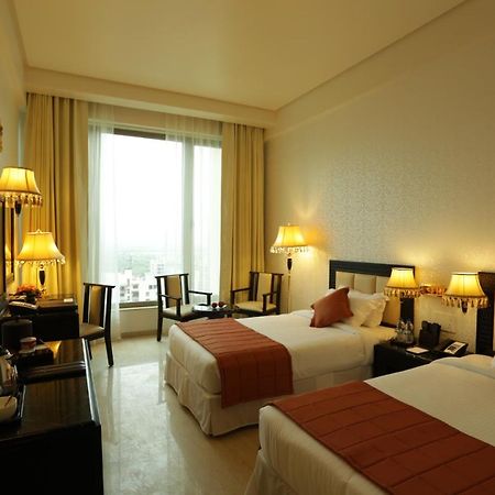 Royal Tulip Navi Mumbai Hotel Bagian luar foto