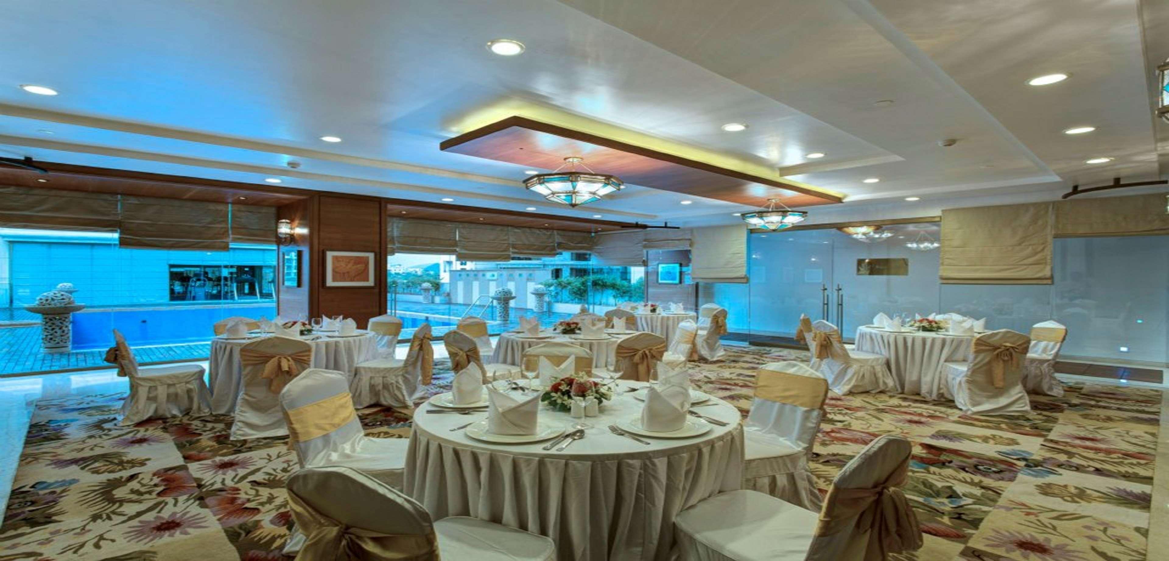 Royal Tulip Navi Mumbai Hotel Bagian luar foto