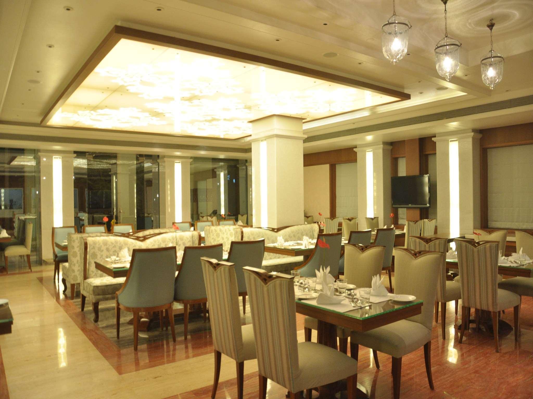 Royal Tulip Navi Mumbai Hotel Bagian luar foto
