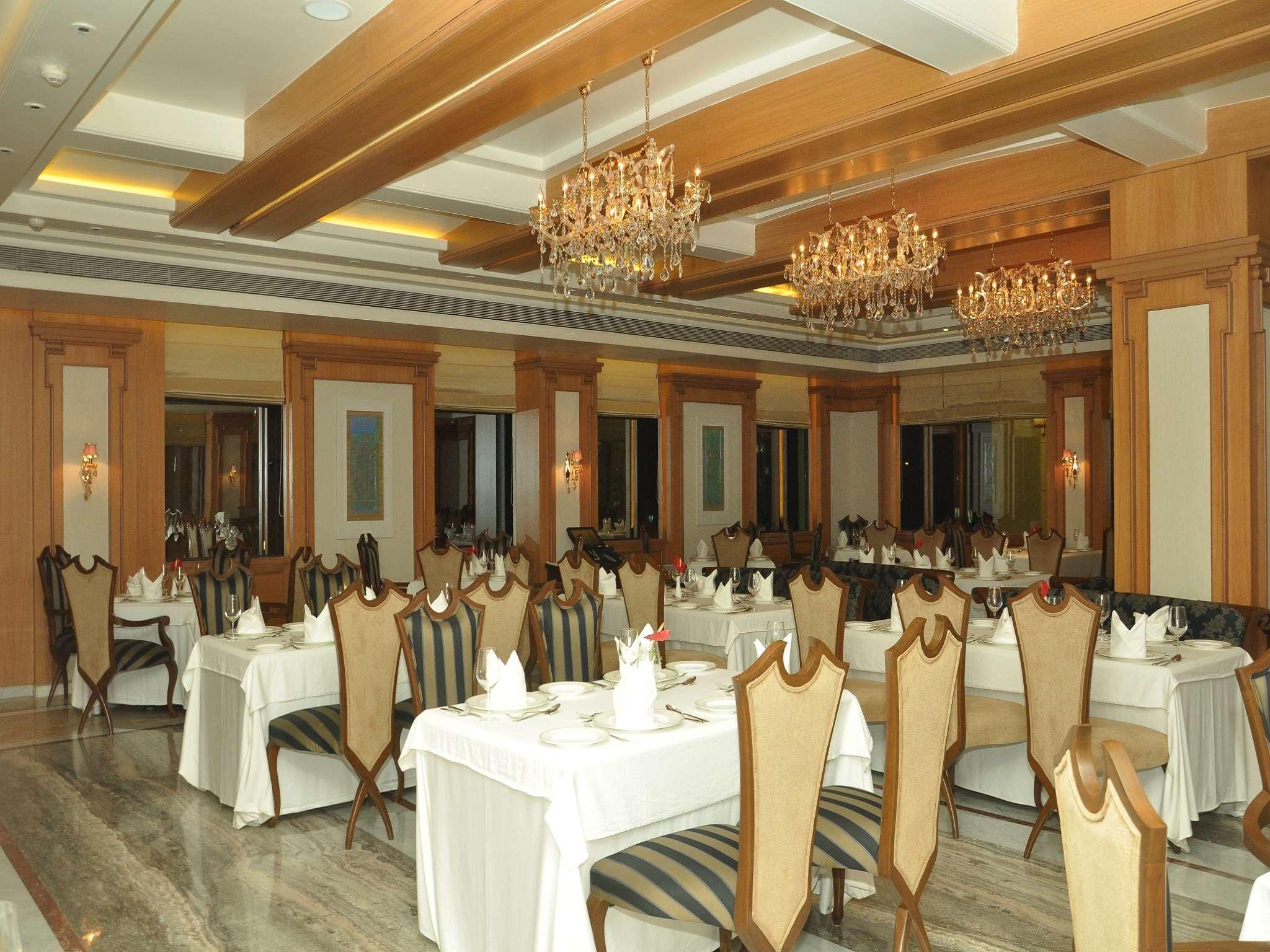 Royal Tulip Navi Mumbai Hotel Bagian luar foto