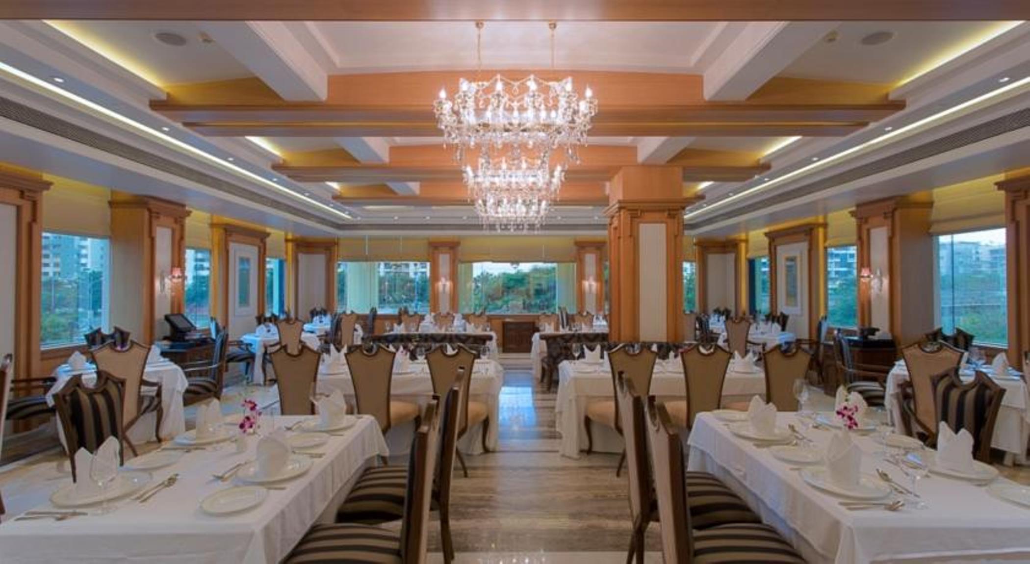 Royal Tulip Navi Mumbai Hotel Bagian luar foto