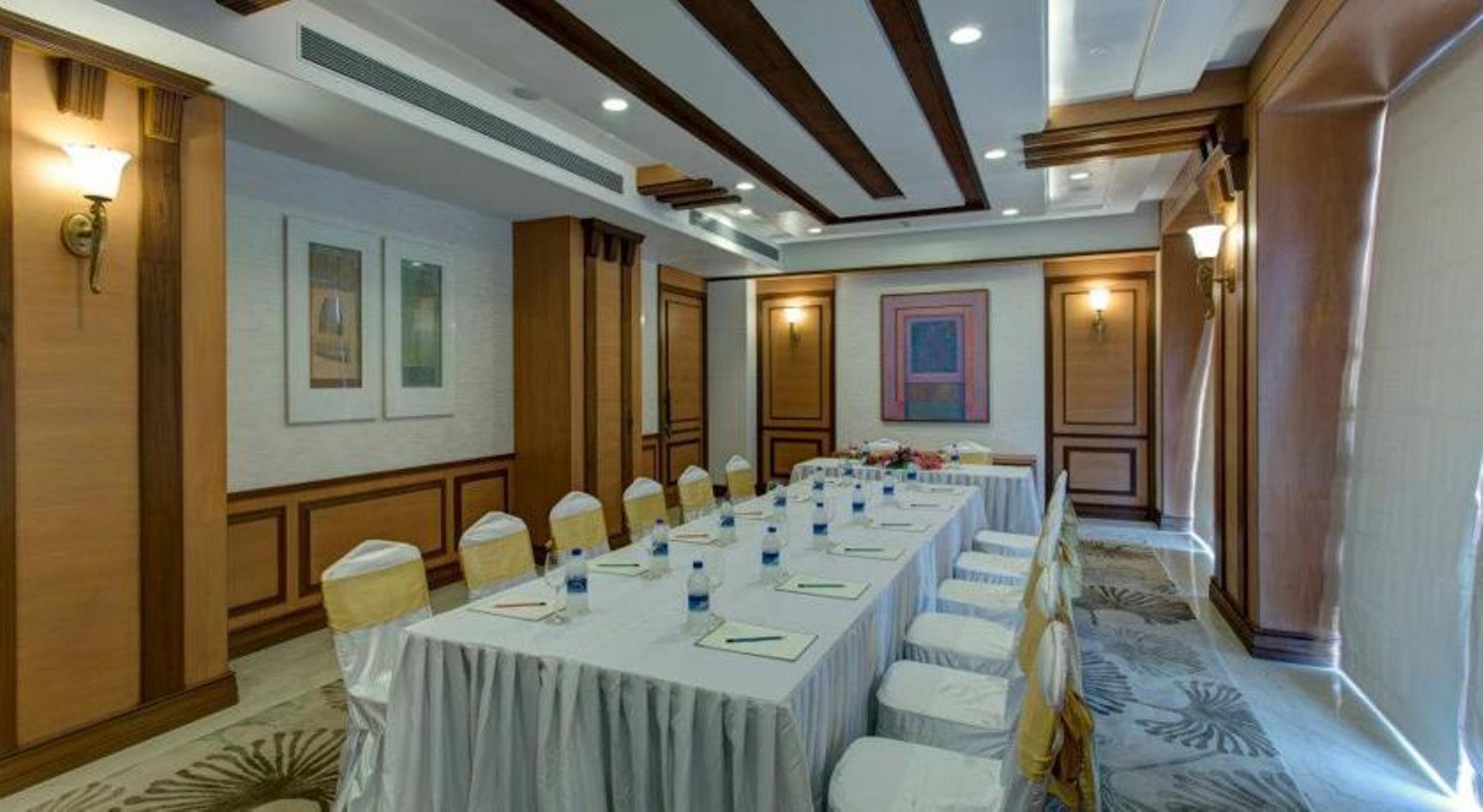 Royal Tulip Navi Mumbai Hotel Bagian luar foto