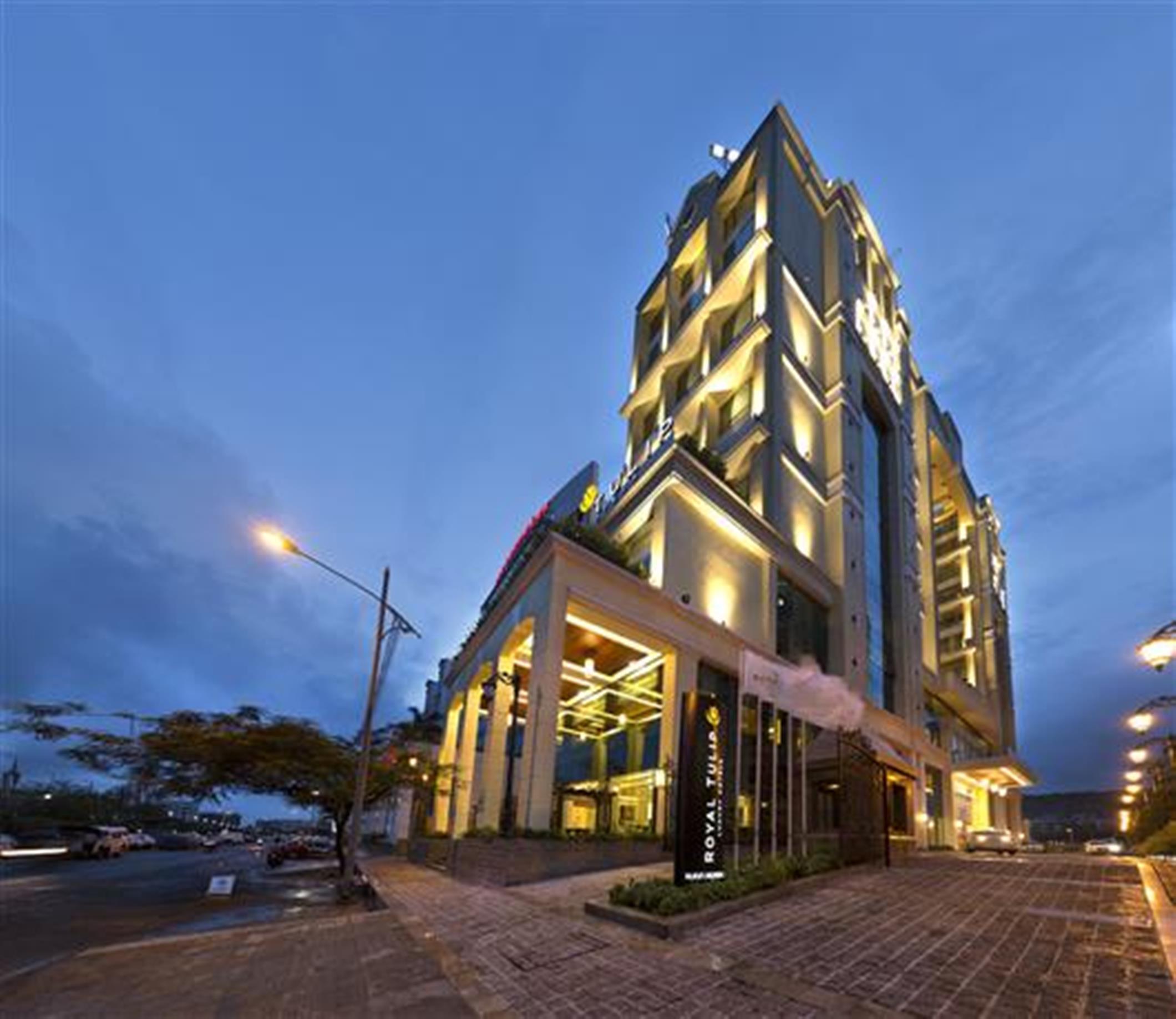 Royal Tulip Navi Mumbai Hotel Bagian luar foto