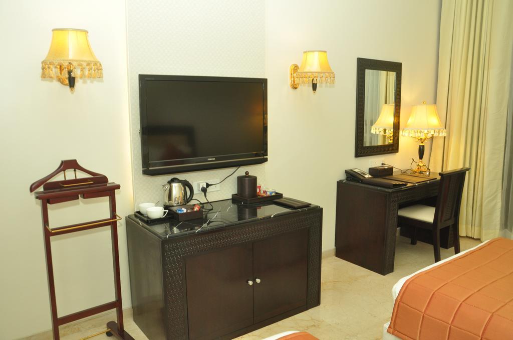 Royal Tulip Navi Mumbai Hotel Bagian luar foto