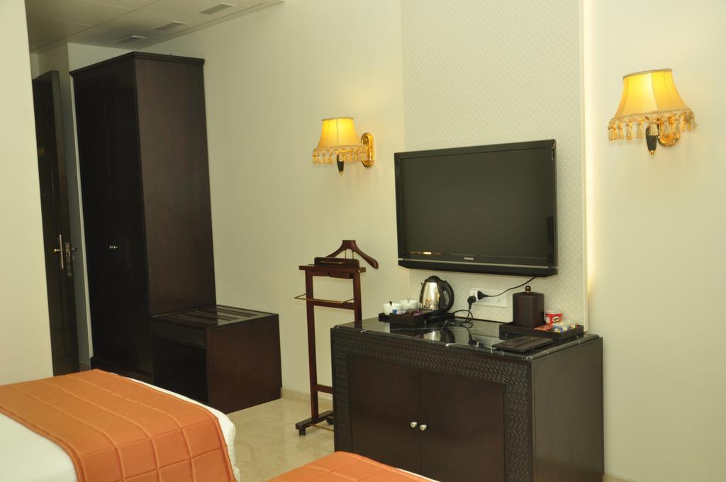 Royal Tulip Navi Mumbai Hotel Bagian luar foto