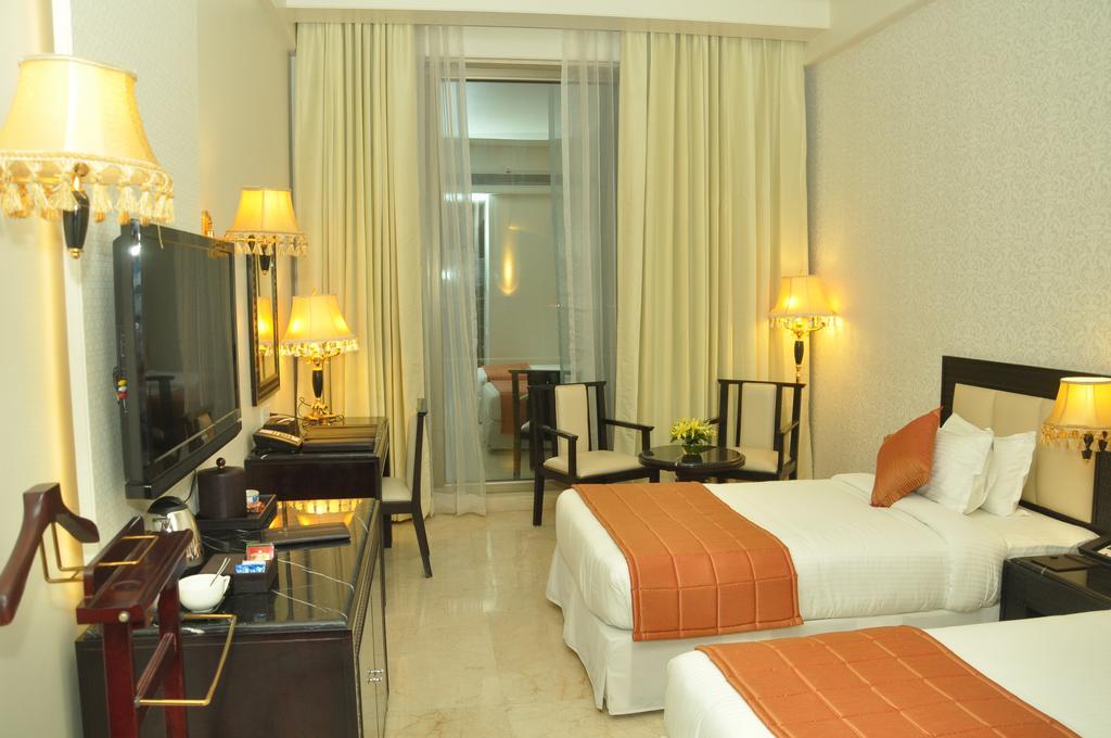Royal Tulip Navi Mumbai Hotel Bagian luar foto