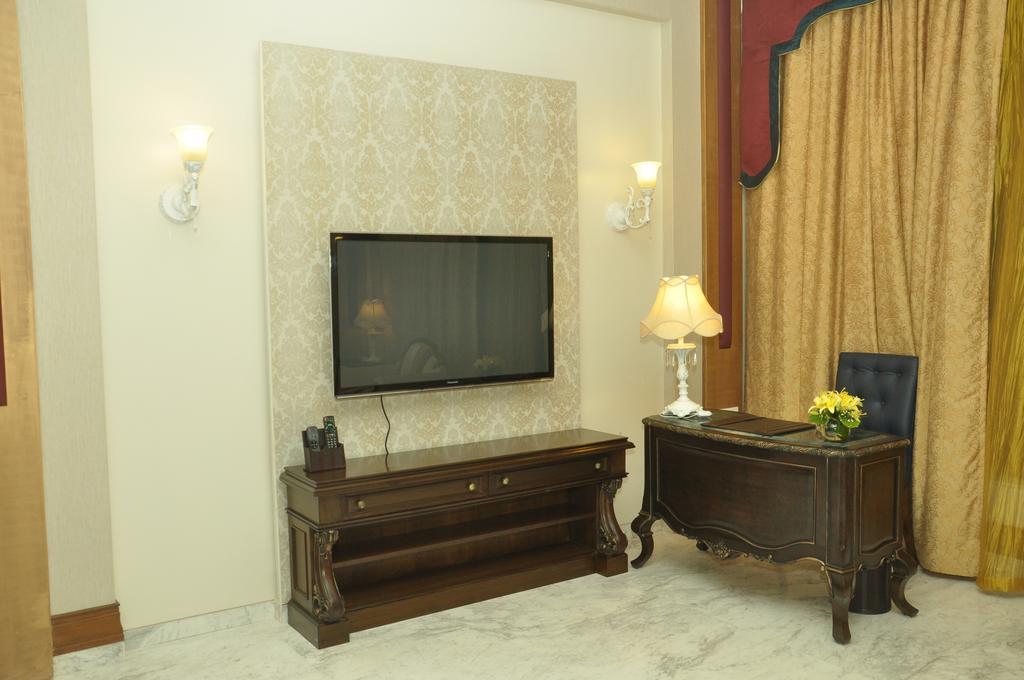 Royal Tulip Navi Mumbai Hotel Bagian luar foto