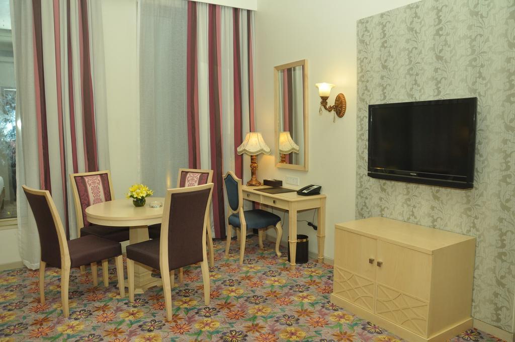 Royal Tulip Navi Mumbai Hotel Bagian luar foto