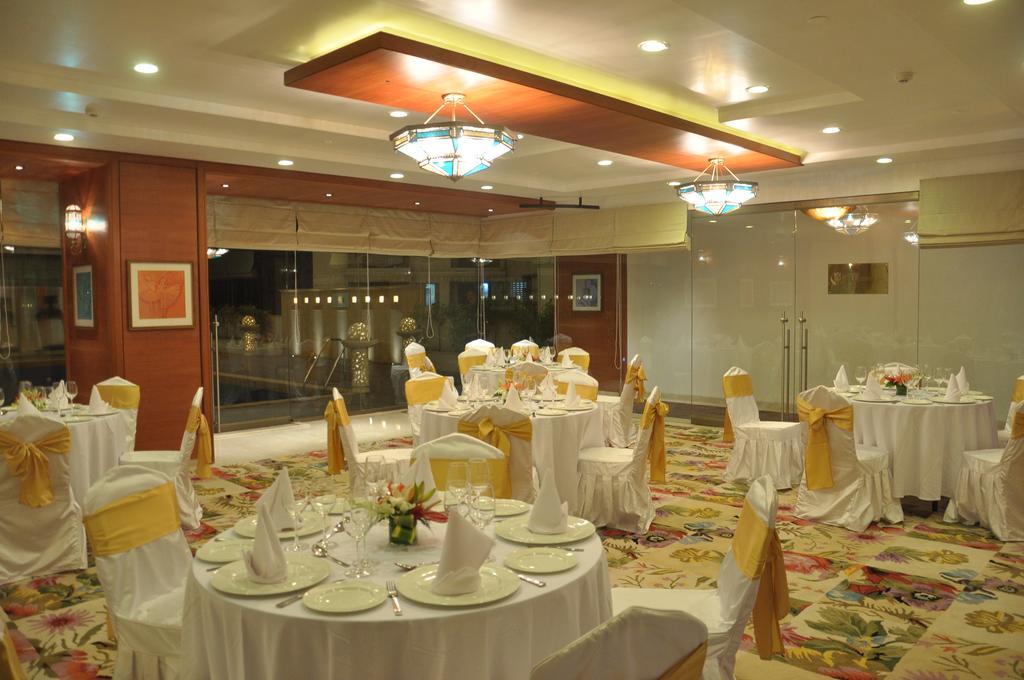 Royal Tulip Navi Mumbai Hotel Bagian luar foto
