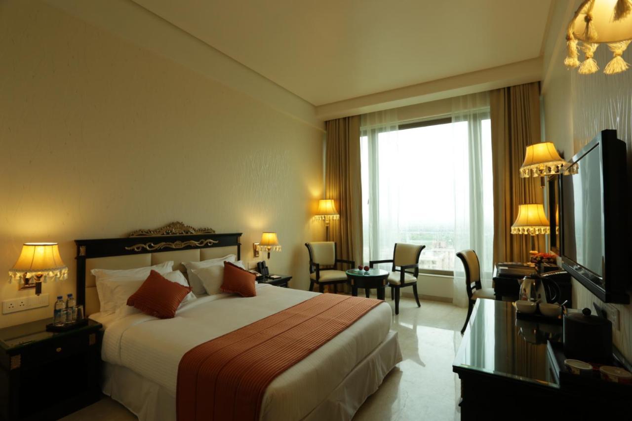 Royal Tulip Navi Mumbai Hotel Bagian luar foto